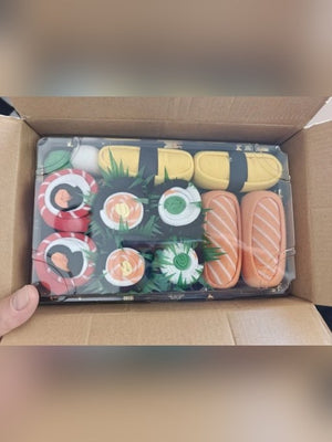 Foto de un comprador: la bandeja de calcetines de sushi al abrir la caja de envío